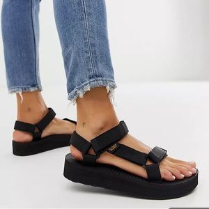 NWOT Teva midform universal chunky sandals in black